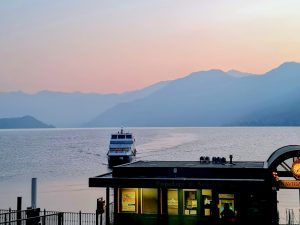 למכירה באגם קומו